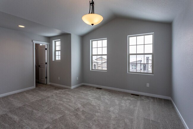 Building Photo - Exceptional 4-Bedroom Home with Dual Fireplaces, Main Level Master Suite, and Spacious Basement -...