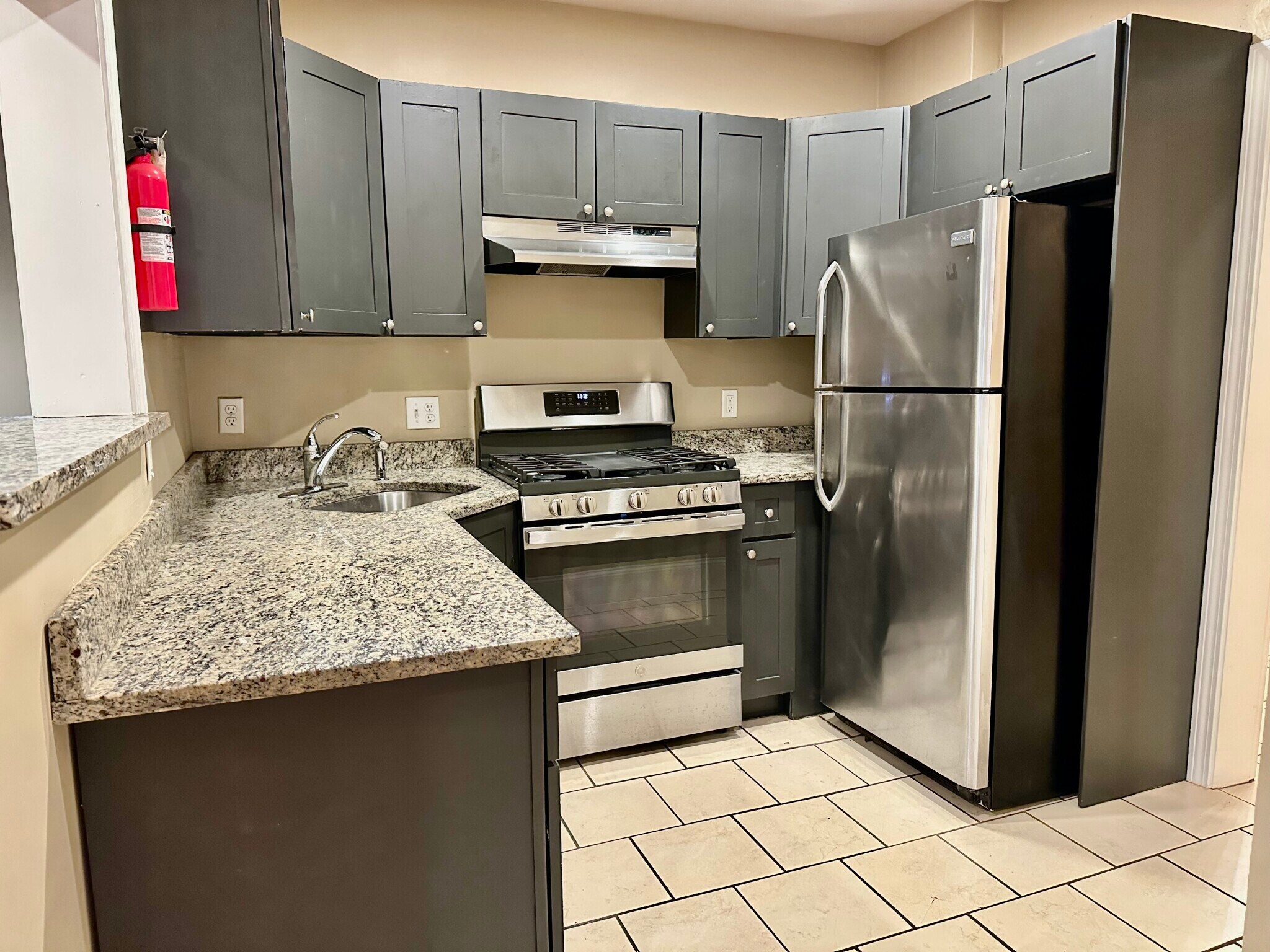 Building Photo - 72 Egmont St