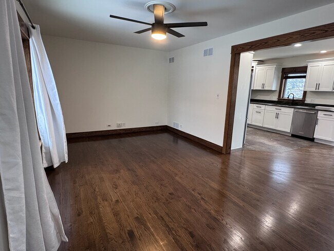 Building Photo - 754 Spring Rd