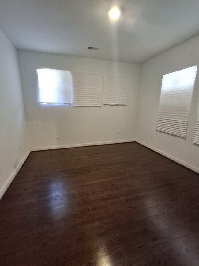 Building Photo - 1220 Alabama Ave SW