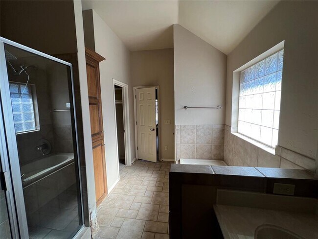 Building Photo - 16505 Moorgate Ln