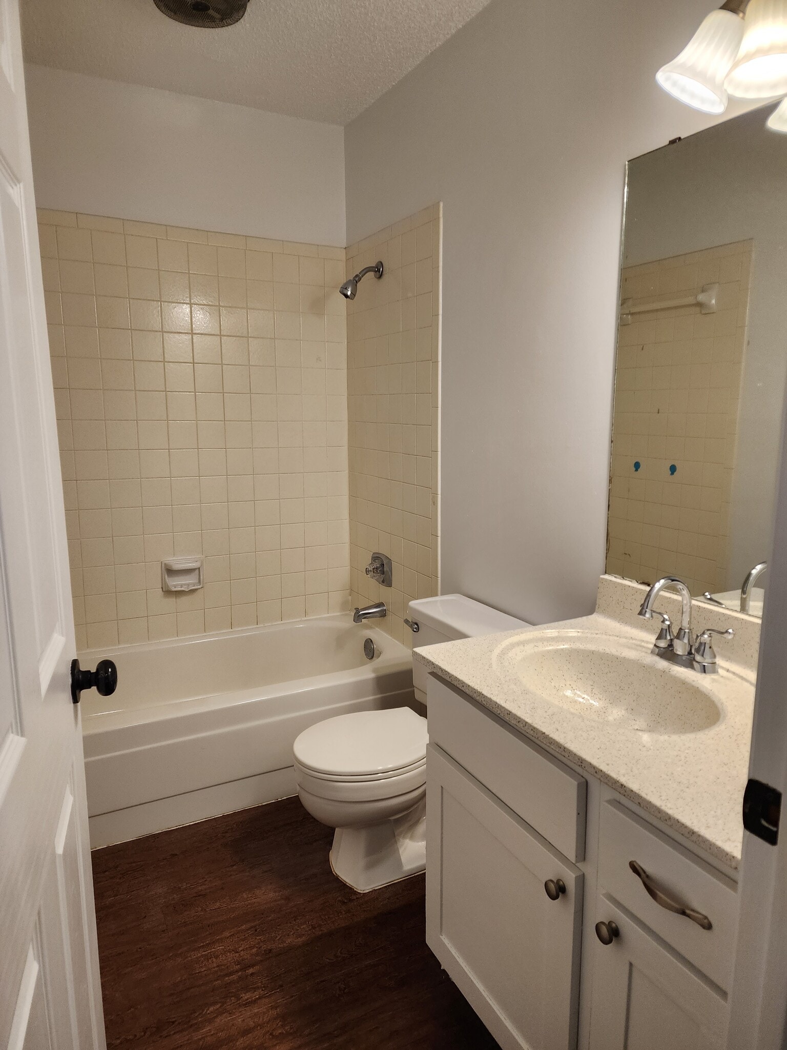 Building Photo - 2107 Lazy Ridge Dr