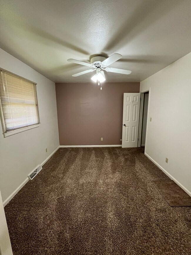 Building Photo - 5509 Midvale Dr