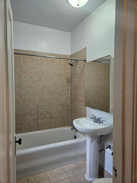 Building Photo - 4406 N Rockwell St
