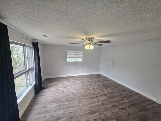 Building Photo - 1007 Olsen Ave