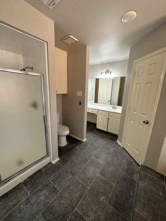 Building Photo - Excellent 3 bedroom 2 bath