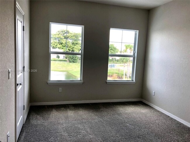 Building Photo - 4984 Greenway Dr