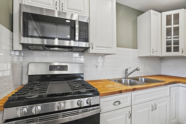 Building Photo - Fantastic Home in Fort Dupont Park! Parking and Basement Included!
