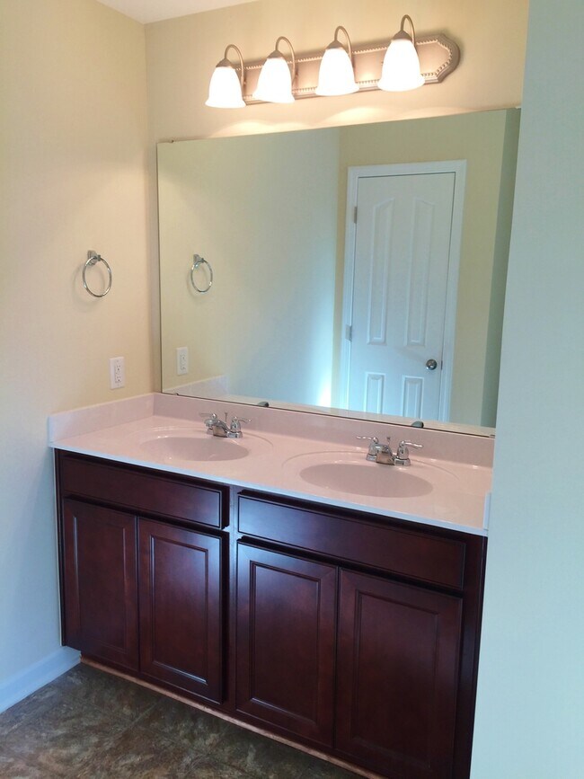 Building Photo - Simpsonville, 3bd/2ba, 1252SF