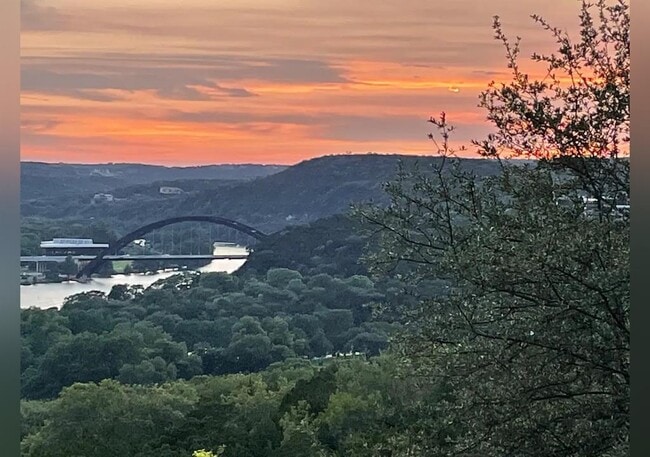 Building Photo - 5924 Lookout Mountain Dr