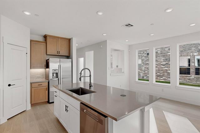 Building Photo - 1813 Summer Aura