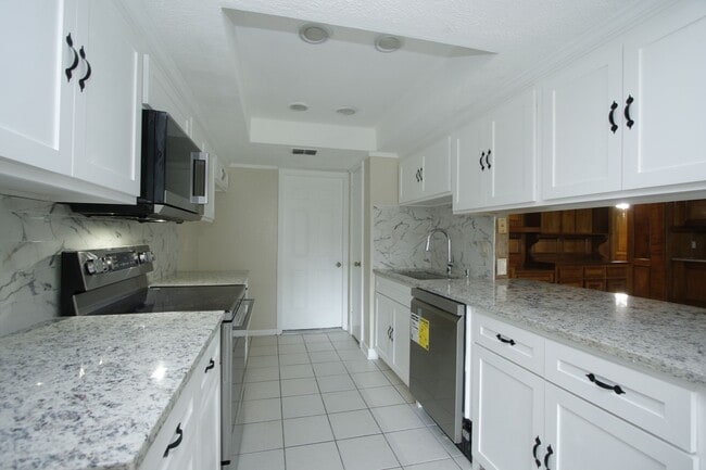 Building Photo - 2207 Whiteback Dr