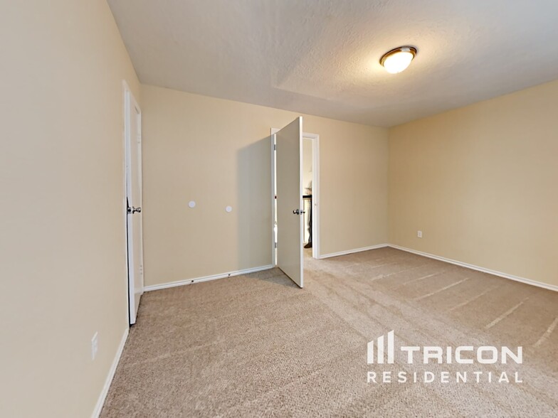Building Photo - 943 Somercotes Ln