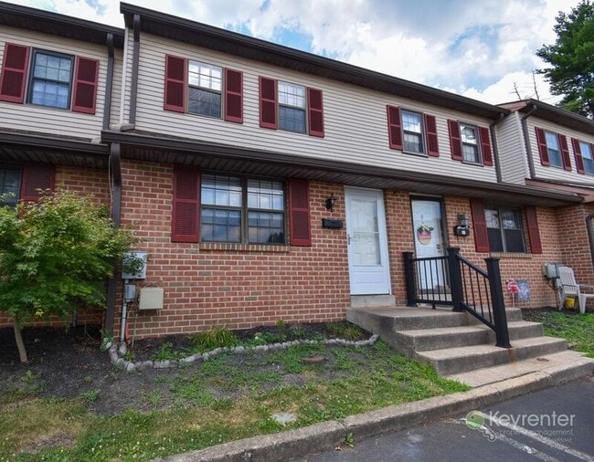 Primary Photo - 1006 N York Rd