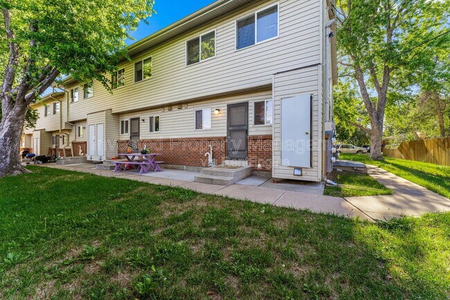 Building Photo - 588 S Eaton St