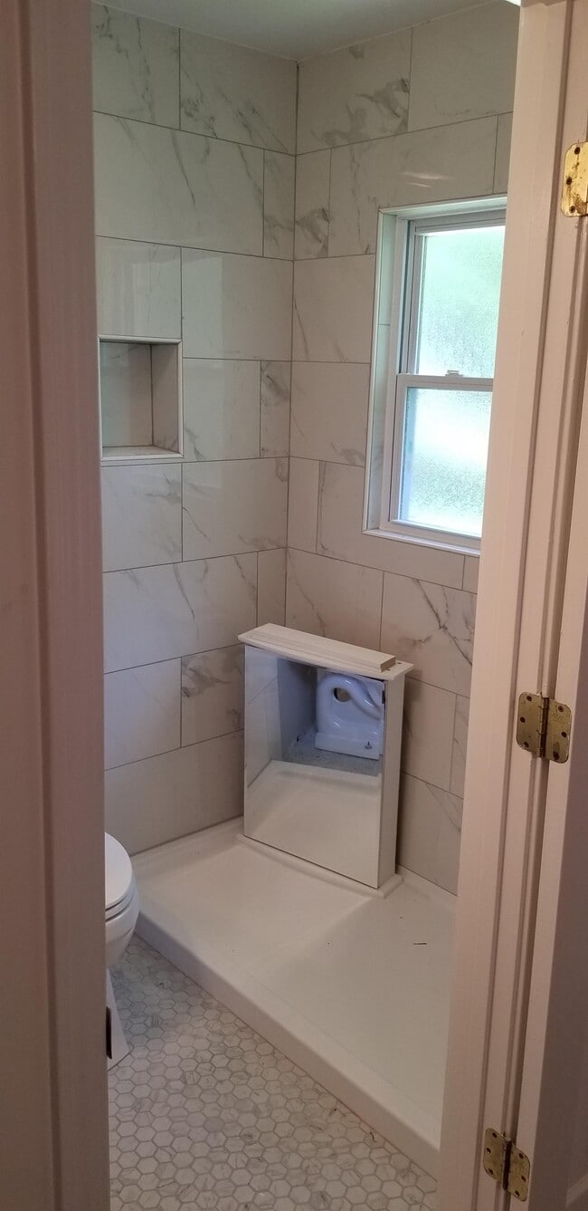 Building Photo - 1620 Riverside Dr