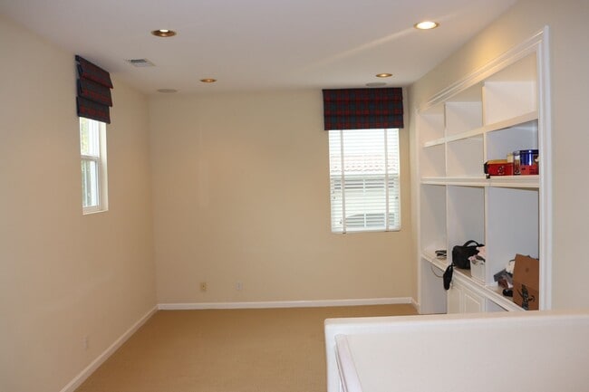 Building Photo - Communication Hill 4 bed 2.5 bath Single Family Home