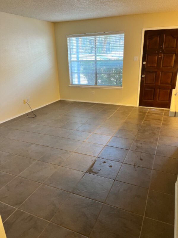 Building Photo - 6700 Escondido Dr