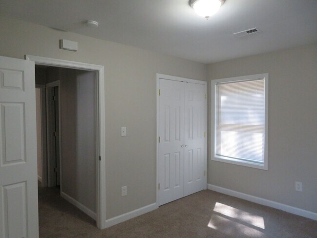 Building Photo - Duplex-N. Dinwiddie