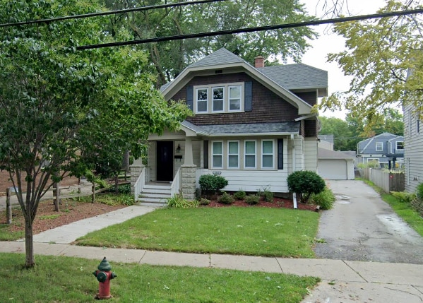 Building Photo - 2062 Ludington Ave