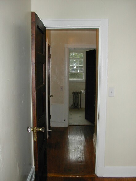 Building Photo - 4135 Roland Ave