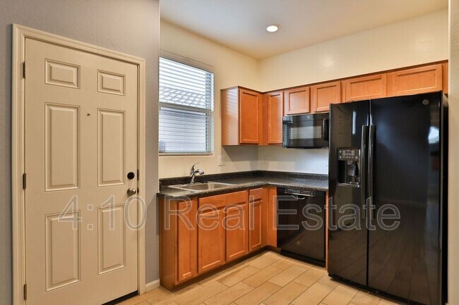 Building Photo - 5216 S 16th Pl