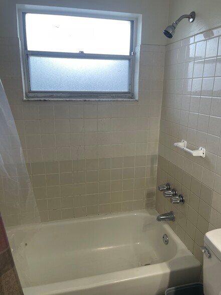 Building Photo - 1121 SW 22nd Ave