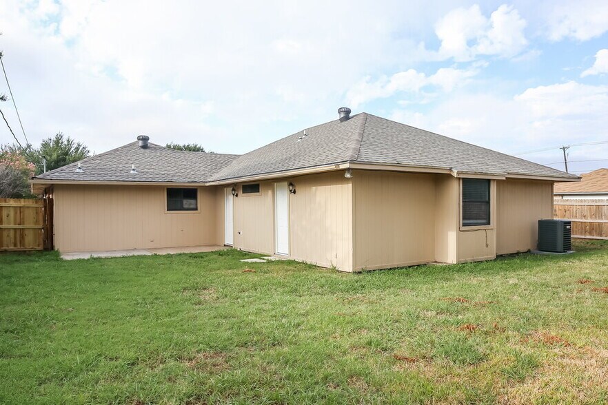 Building Photo - 101 Colony Dr