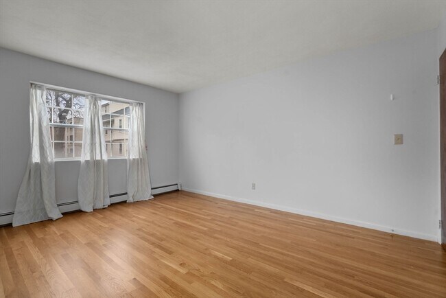 Building Photo - 8 Robinwood Ave