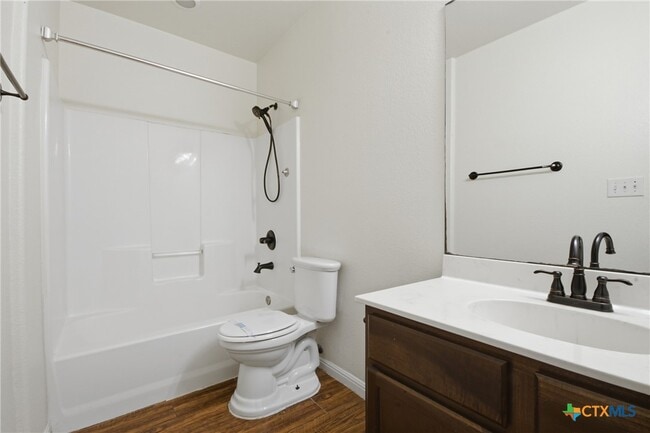 Building Photo - 302 W San Antonio St