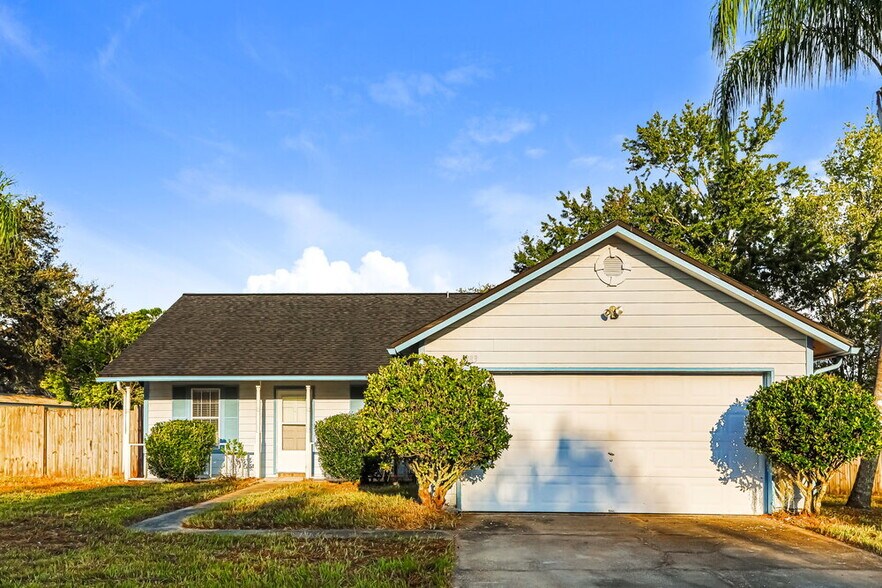 Building Photo - 1983 Apopka Dr