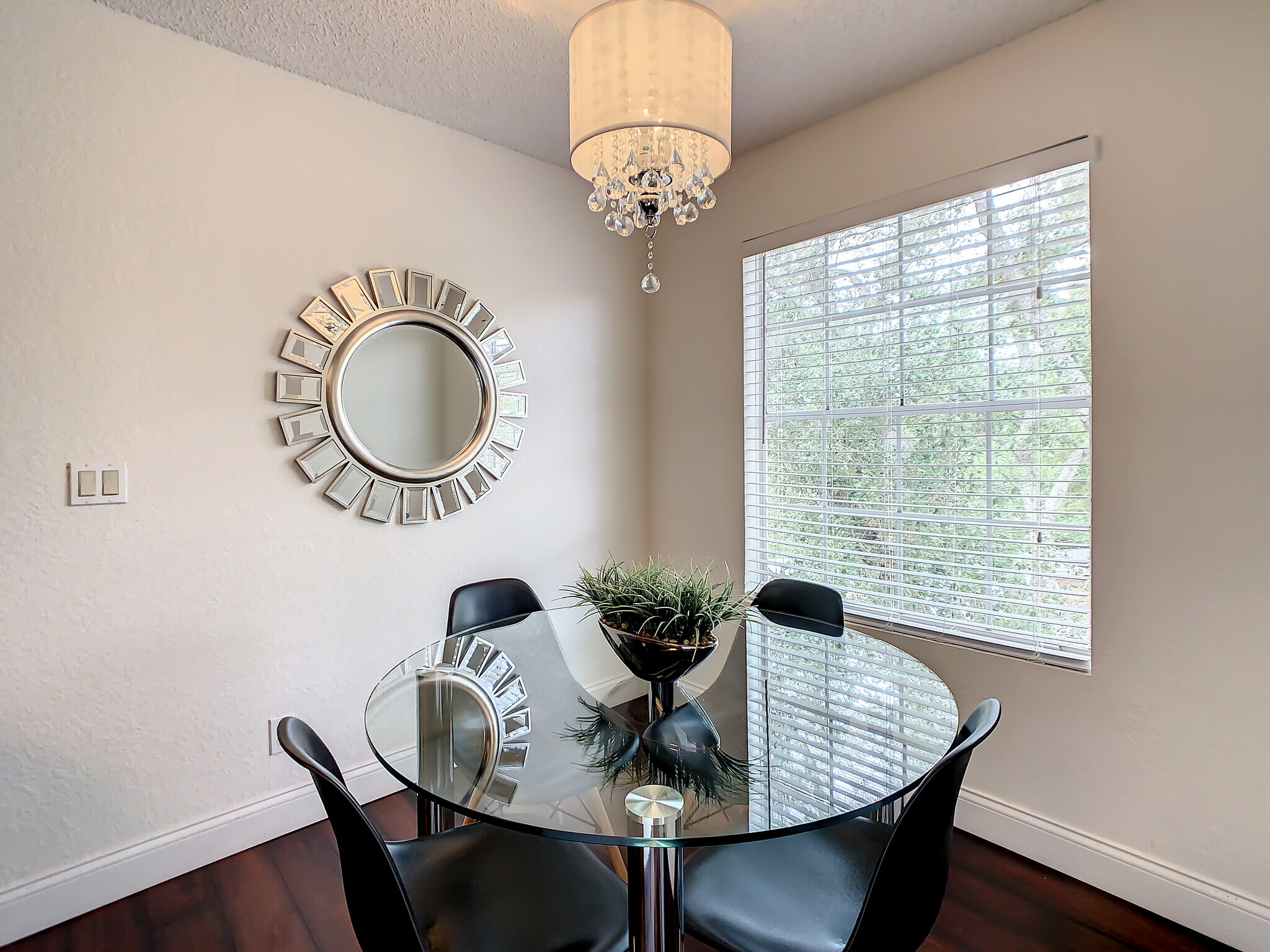 Building Photo - 11562 Westwood Blvd