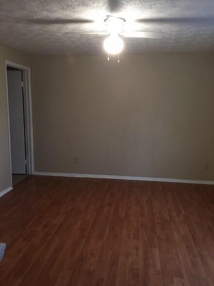 Building Photo - 6479 Meadow Rue Dr