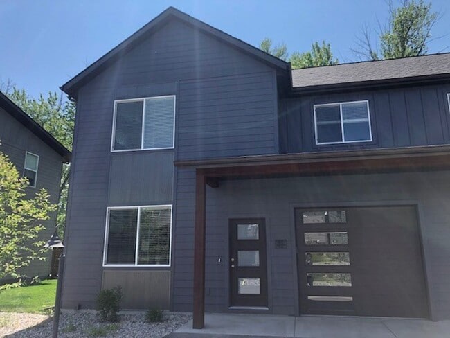 Primary Photo - Beautiful Well Lit Four Corners Condo
