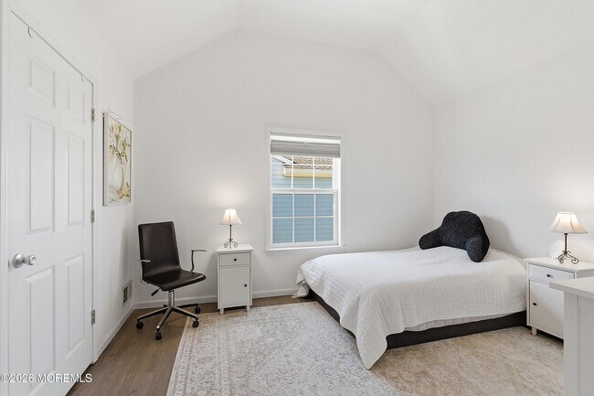 Building Photo - 619 Woodland Ave