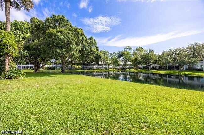 Building Photo - 500 Misty Pines Cir