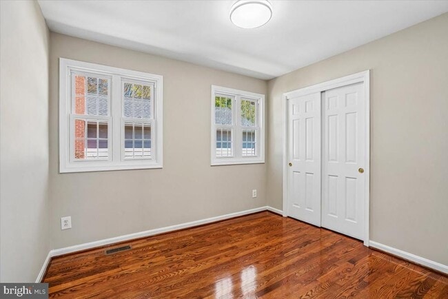 Building Photo - 6904 Chelsea Rd