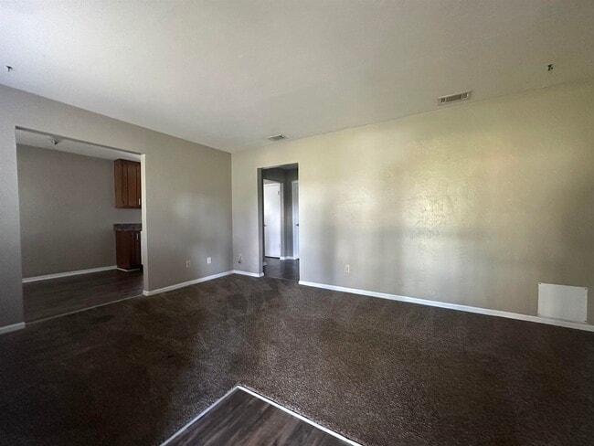 Building Photo - 1411 Lazy Brook