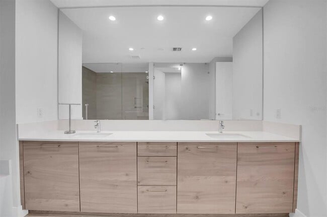 Building Photo - 301 1st St S