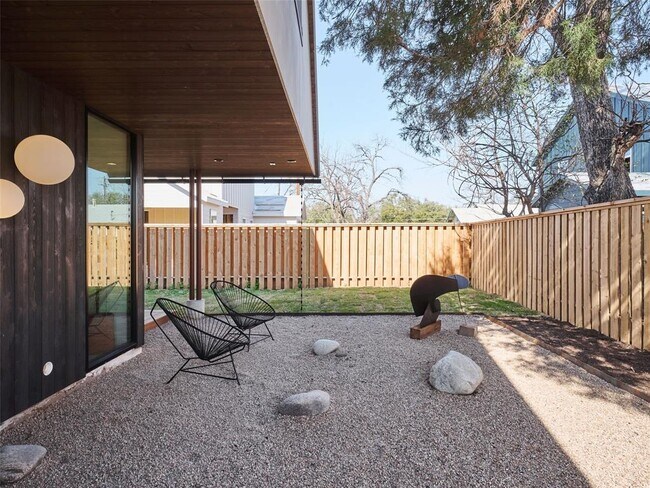 Building Photo - 1000 Gullett St