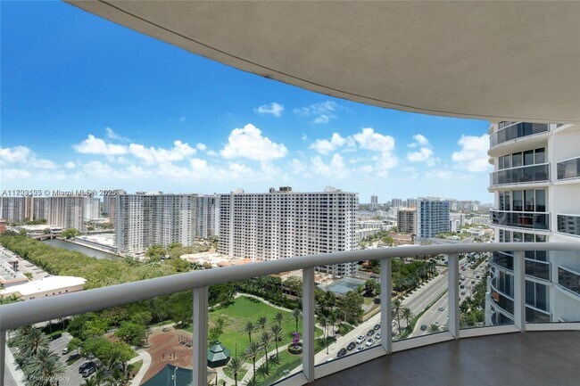 Building Photo - 17201 Collins Ave
