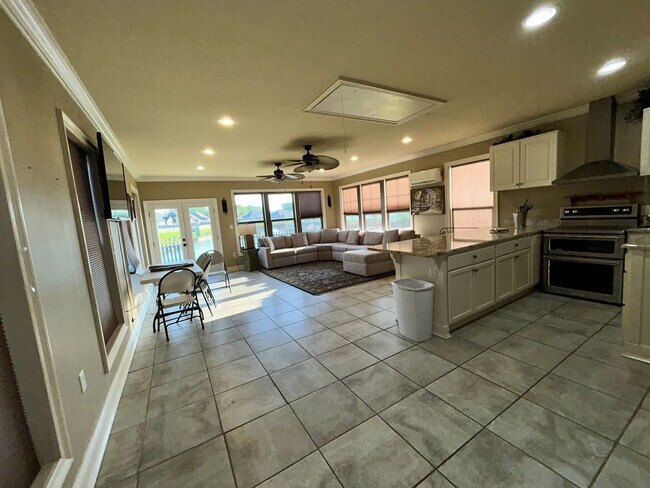 Building Photo - 41488 Creekstone Avenue