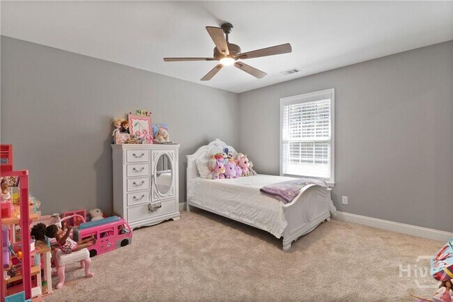 Building Photo - Perfect blend of luxury and comfort