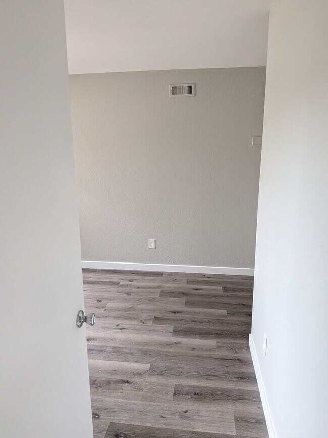 Building Photo - Mira Mesa Home