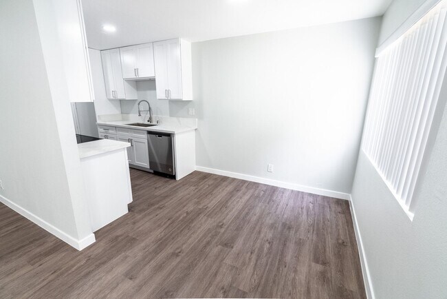 Interior Photo - 960 N. Alfred