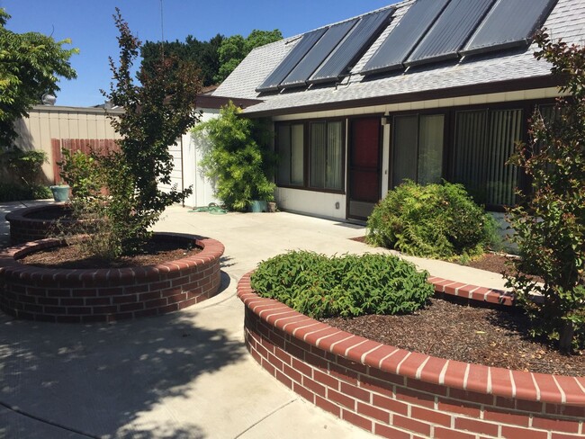 Building Photo - North Davis Home