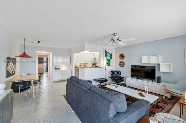 Building Photo - 143 Oakridge J