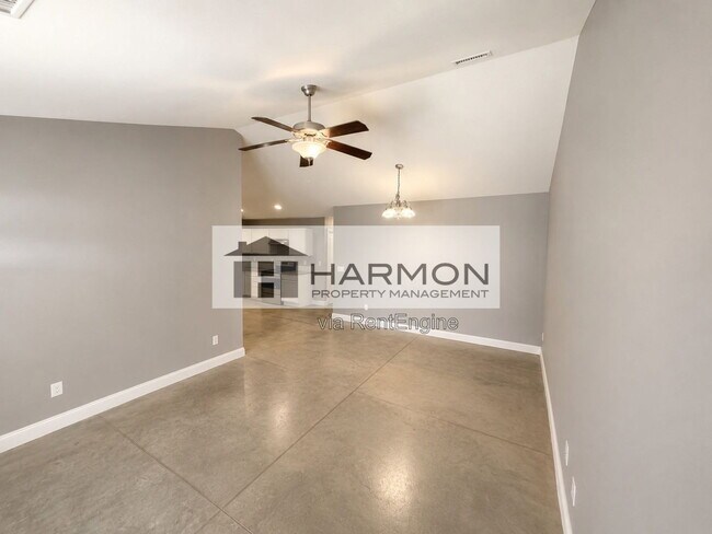 Building Photo - 545 Sunflower Dr