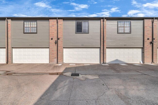 Building Photo - 9800 Pagewood Ln