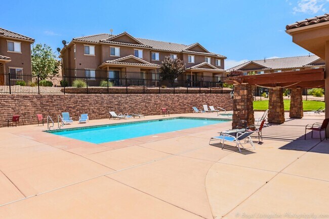 Building Photo - 3 Bedroom Townhome in The Cottages at Foss...